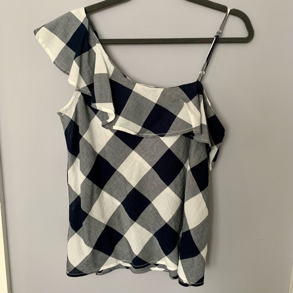 Asymmetrical ruffle sleeve spaghetti strap checkered top - Picture 4 of 5